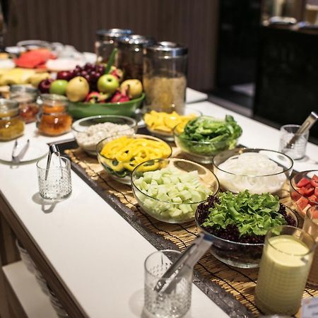 Fifth Pattaya Jomtien By Shiwalai Int Hotel Exterior photo A salad bar