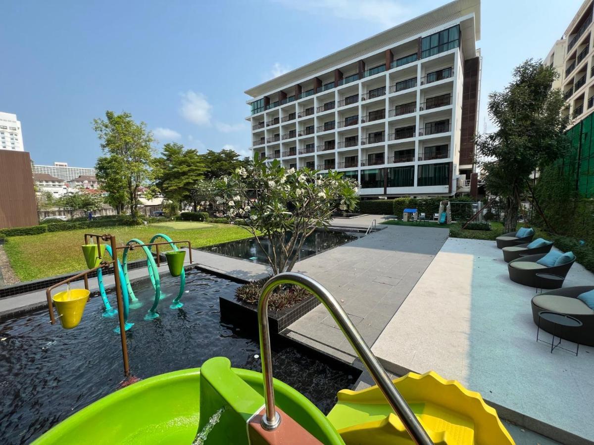 Fifth Pattaya Jomtien By Shiwalai Int Hotel Exterior photo Playground at the park