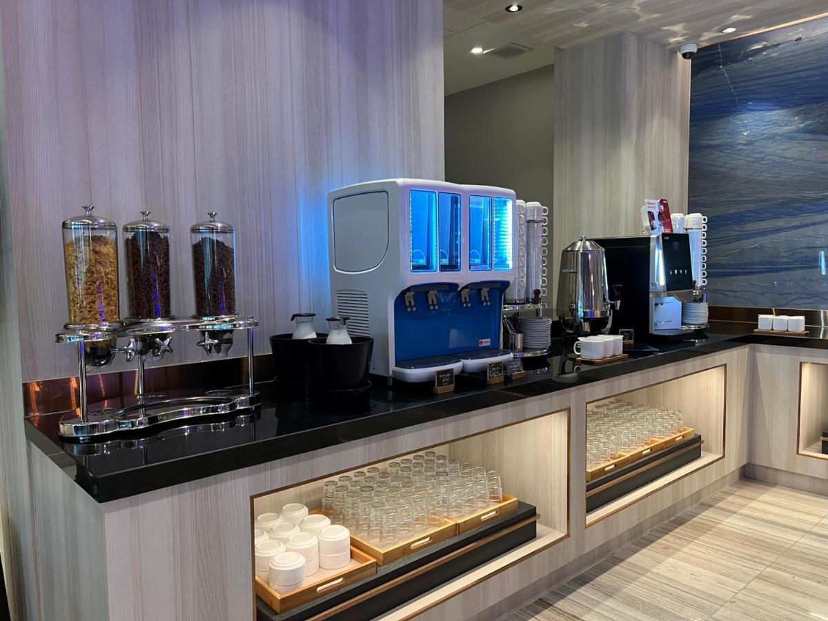 Fifth Pattaya Jomtien By Shiwalai Int Hotel Exterior photo A coffee machine in a lounge
