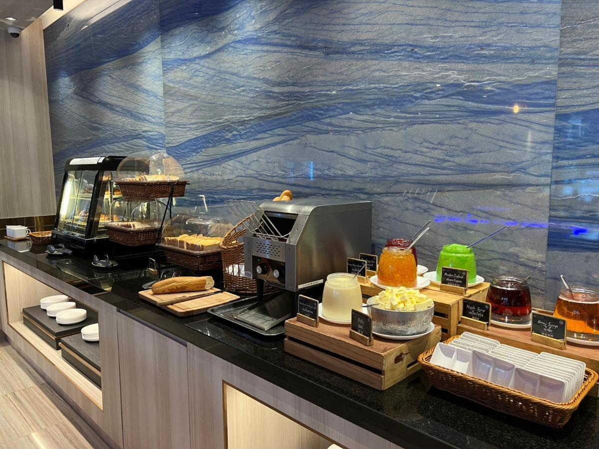 Fifth Pattaya Jomtien By Shiwalai Int Hotel Exterior photo A selection of food at the lounge