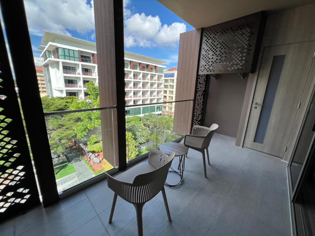 Fifth Pattaya Jomtien By Shiwalai Int Hotel Exterior photo Balcony of a condominium in Singapore