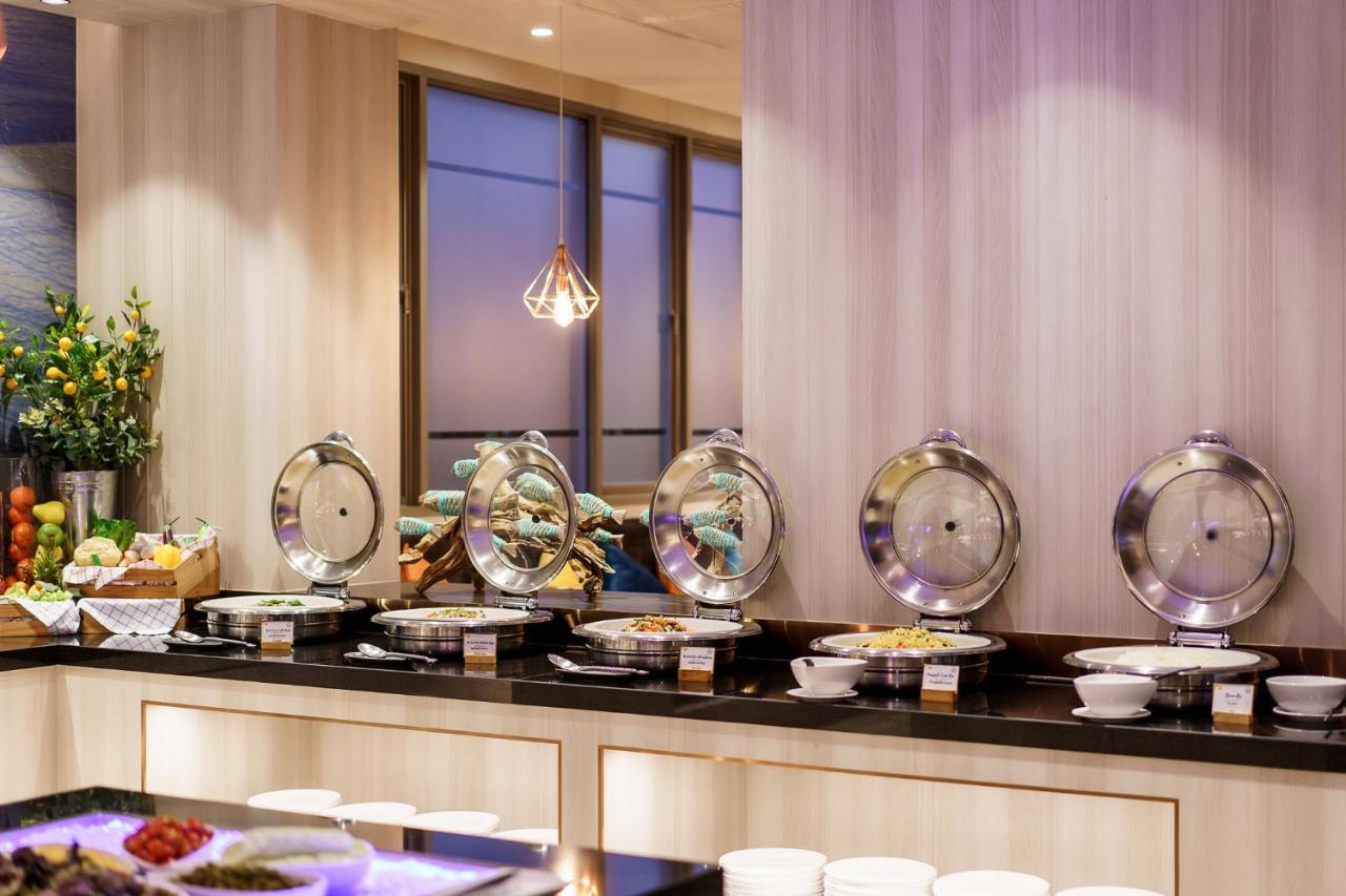 Fifth Pattaya Jomtien By Shiwalai Int Hotel Exterior photo A buffet at a hotel