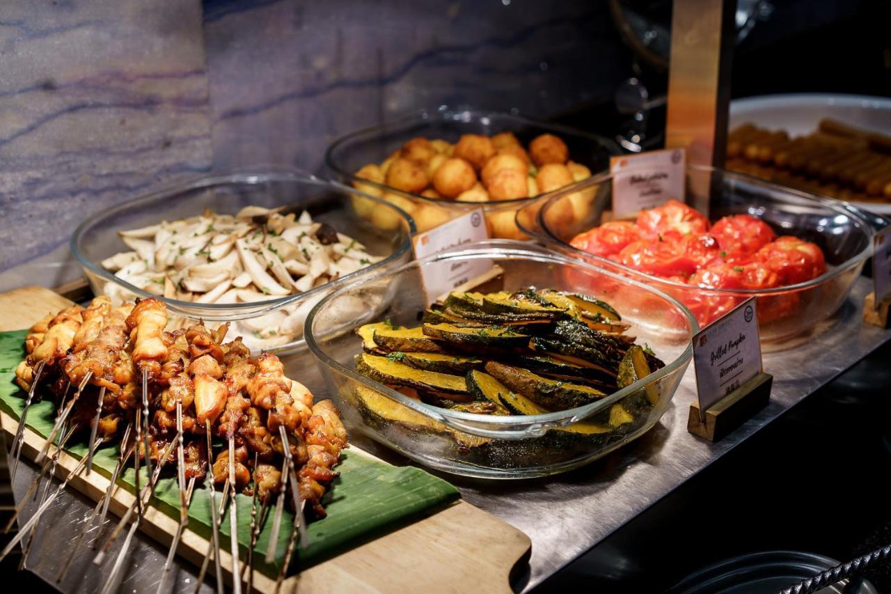 Fifth Pattaya Jomtien By Shiwalai Int Hotel Exterior photo A selection of Malaysian cuisine