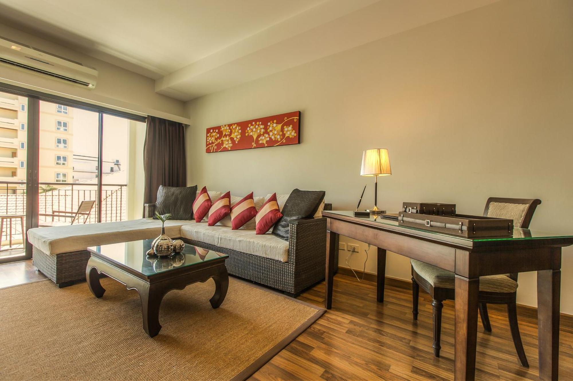 Fifth Pattaya Jomtien By Shiwalai Int Hotel Room photo A living room in a condominium