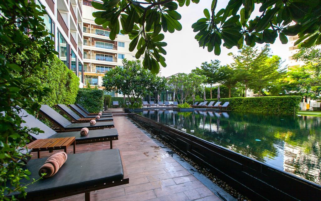 Fifth Pattaya Jomtien By Shiwalai Int Hotel Exterior photo The pool at the hotel